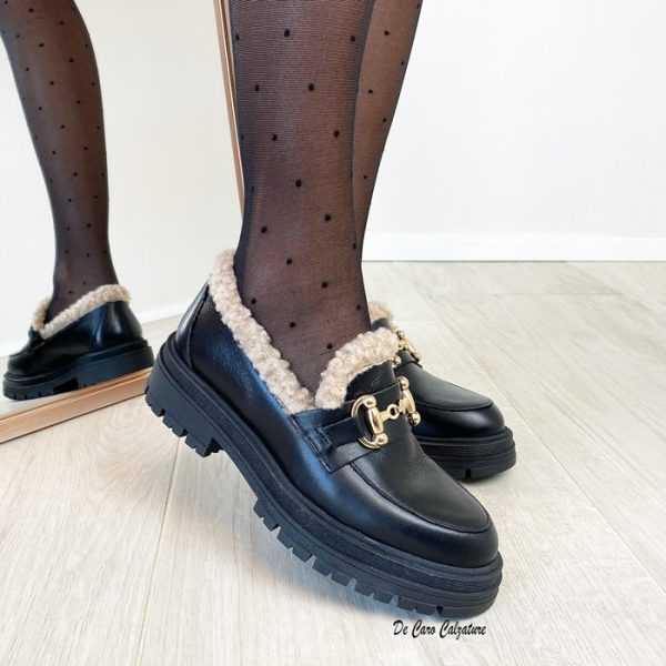 mocassini-neri-vera-pelle-con-pelliccia-e-fibbia-oro-de-caro-calzature-5