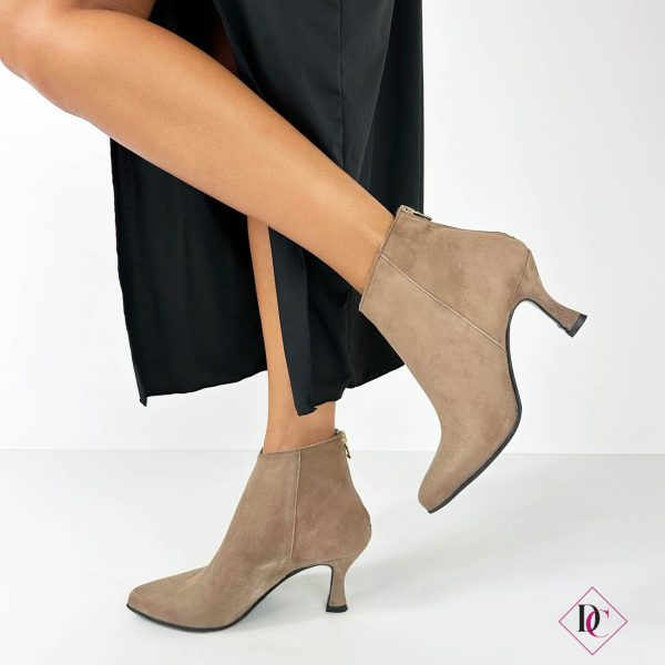 stivaletti-alla-caviglia-camoscio-tortora-tacco-comodo-de-caro-calzature-3