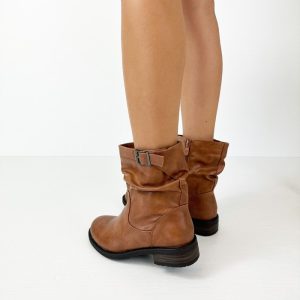 stivaletti-bassi-camel-con-gambale-ampio-de-caro-calzature-4