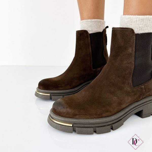 stivaletti-bassi-camoscio-testa-di-moro-accessori-oro-de-caro-calzature-3