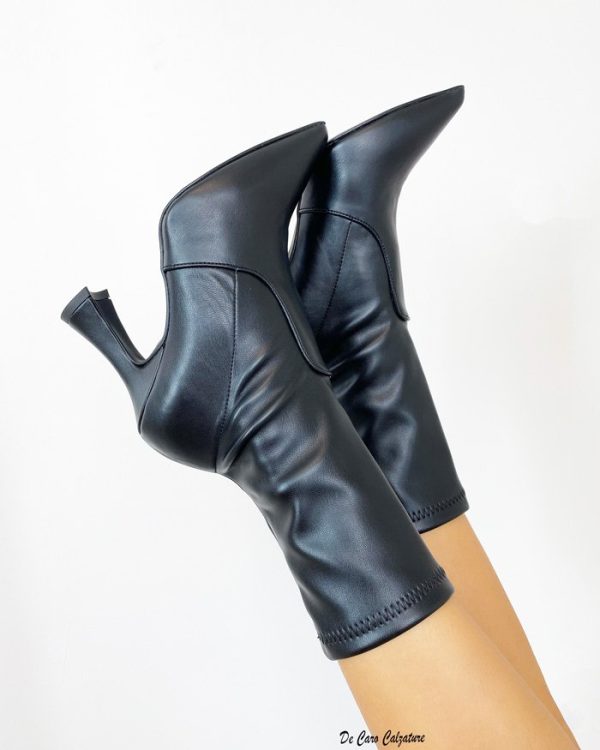 stivaletti-pelle-nero-elasticizzati-con-tacco-particolare-de-caro-calzature-2