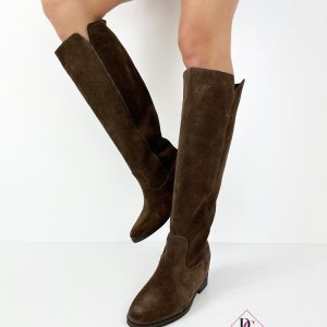 stivali-camoscio-testa-di-moro-eleganti-con-zeppa-interna-de-caro-calzature-4