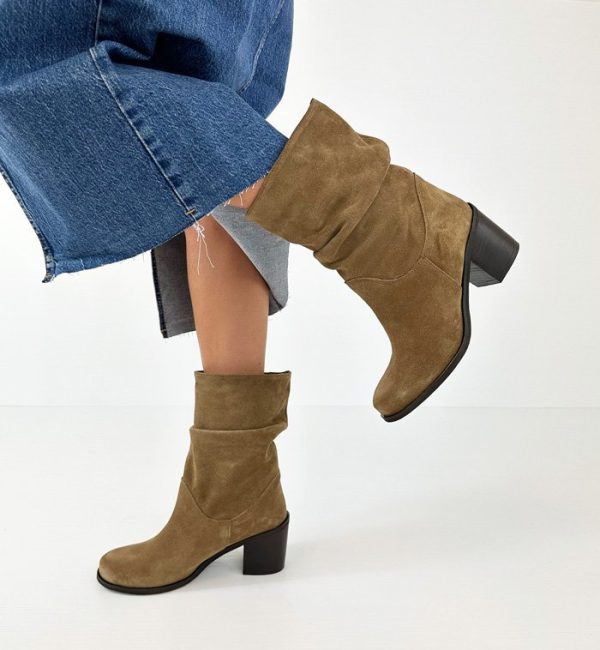 tronchetti-scamosciati-tortora-tacco-comodo-de-caro-calzature-5