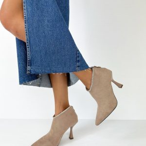 tronchetto-beige-khaki-scamosciato-elegante-con-strass-de-caro-calzature-4