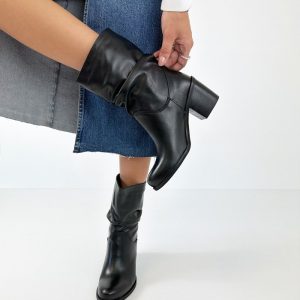 tronchetto-nero-vera-pelle-con-tacco-comodo-de-caro-calzature-1