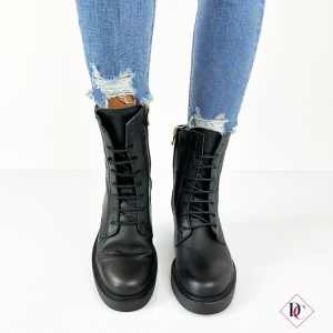 anfibi-neri-vera-pelle-eleganti-con-lacci-e-dettagli-oro-de-caro-calzature-3