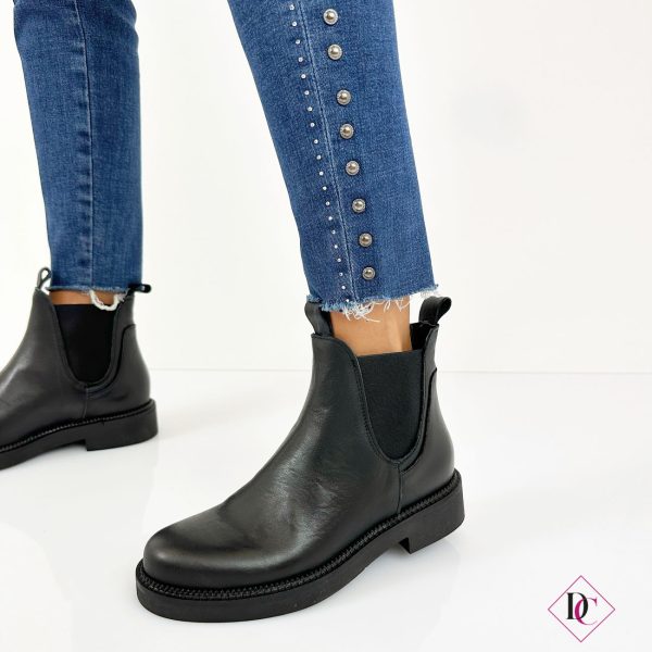 stivaletti-bassi-alla-caviglia-nero-pelle-con-elastici-de-caro-calzature-1