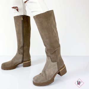 stivali-camoscio-tortora-tacco-comodo-gambale-elasticizzato-de-caro-calzature-2