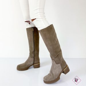 stivali-camoscio-tortora-tacco-comodo-gambale-elasticizzato-de-caro-calzature-3