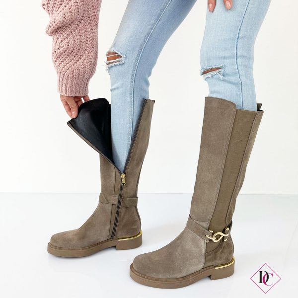stivali-eleganti-camoscio-tortora-con-gambale-elasticizzato-de-caro-calzature-2