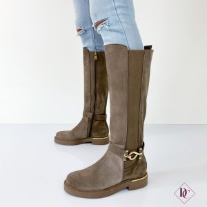 stivali-eleganti-camoscio-tortora-con-gambale-elasticizzato-de-caro-calzature-4