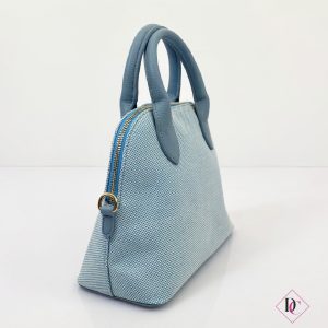 borsa bauletto estiva in tela celeste con tracolla de caro calzature 2