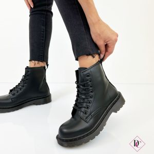 anfibi neri bassi con lacci eco pelle impermeabili de caro calzature 3