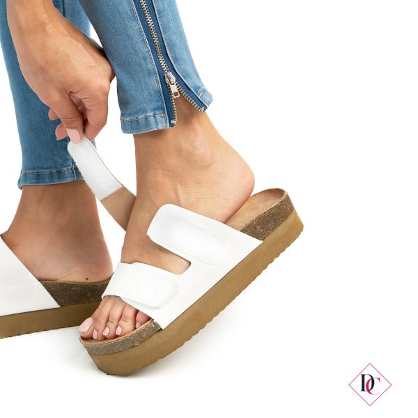 sandali bassi bianchi con zeppa e fibbie regolabili de caro calzature (3)