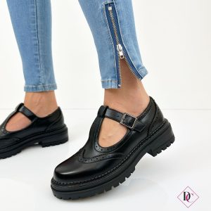 Sneakers eleganti Town inglesine aperte con chiusura "T"