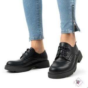 Sneakers eleganti Charms inglesine con lacci e tacco basso