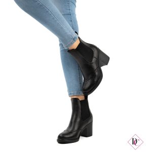 tronchetto nero eco pelle beatles con elastici e tacco alto de caro calzature (1)