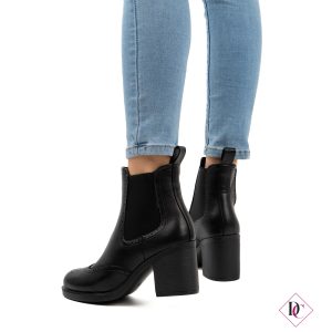 tronchetto nero eco pelle beatles con elastici e tacco alto de caro calzature (4)