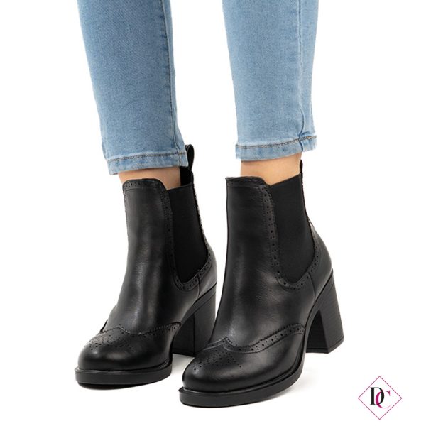 tronchetto nero eco pelle beatles con elastici e tacco alto de caro calzature (5)