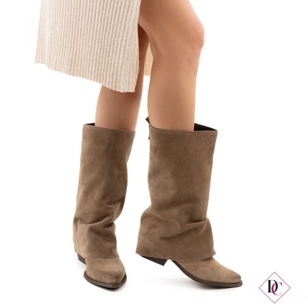 stivali texani camoscio tortora a punta eleganti de caro calzature (3)