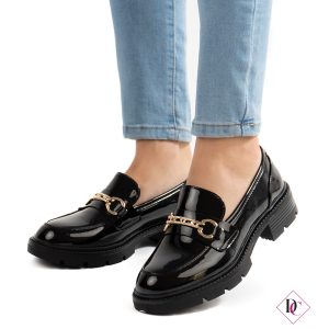 mocassini nero vernice tacco basso fibbia oro de caro calzature 4