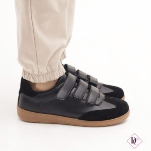 sneakers camoscio nero con chiusura strappo de caro calzature