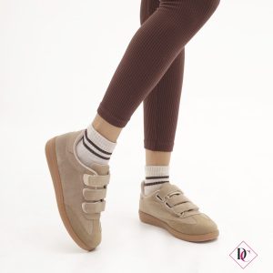 sneakers camoscio tortora con chiusura strappo de caro calzature 2