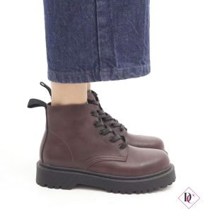 anfibi bordeaux alla caviglia allacciati con tacco basso de caro calzature 1