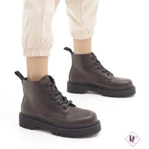 anfibi testa di moro alla caviglia allacciati con tacco basso de caro calzature 2