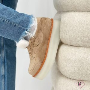 sneakers beige con pelliccia e zeppa platform de caro calzature 1
